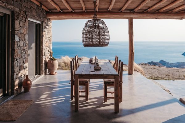Mandri Cottage Serifos outdoor dining area with sea view